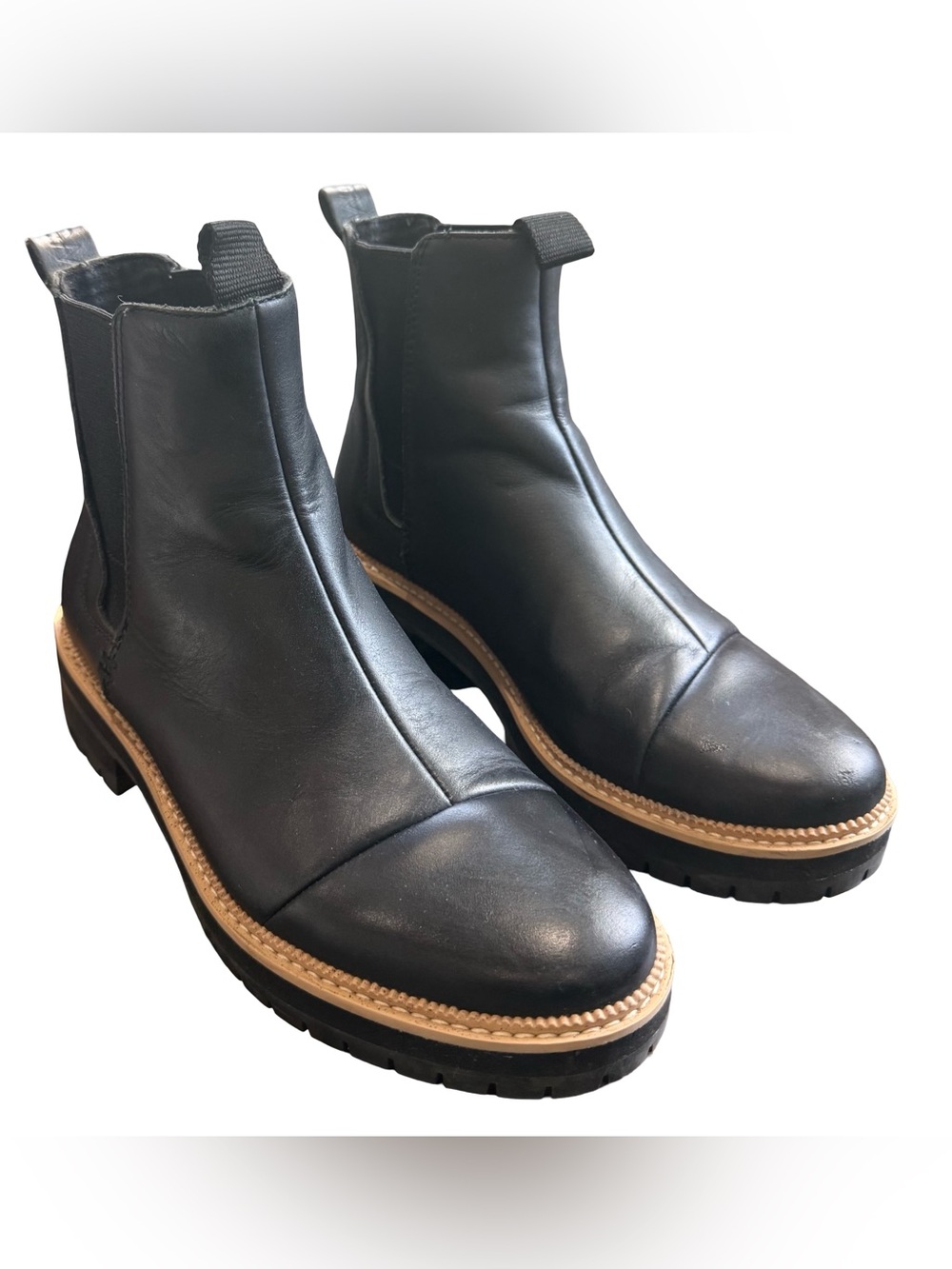 TOMS Dakota Black Leather Weather-Resistant Chelsea Boots Size 7 EUC - Picture 1 of 10